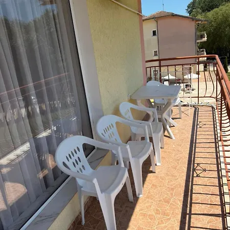 Апартаменти Sunny House *